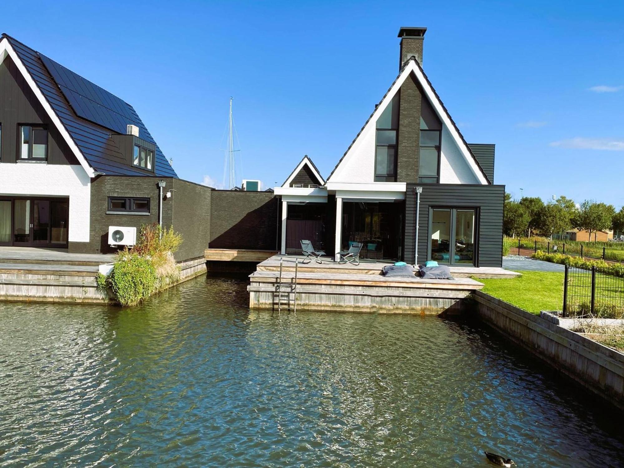 Peaceful Villa On The Water In ستافورين المظهر الخارجي الصورة
